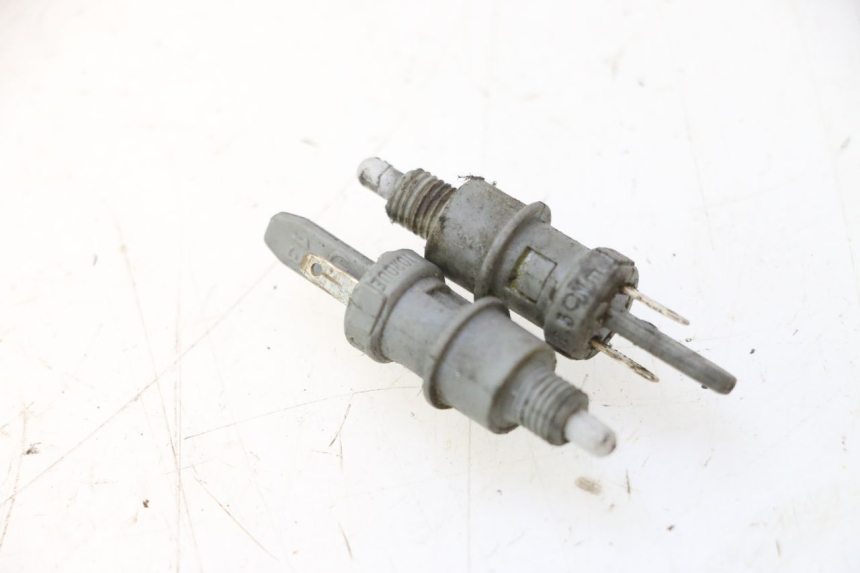 photo de Włącznik światła stopu YAMAHA YP MAJESTY 125 (1998 - 2001) - Szczegół części