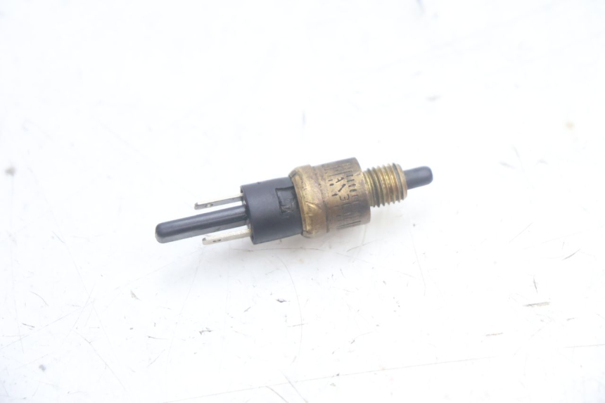 photo de Włącznik światła stopu YAMAHA YP MAJESTY 125 (2002 - 2006) - Szczegół części