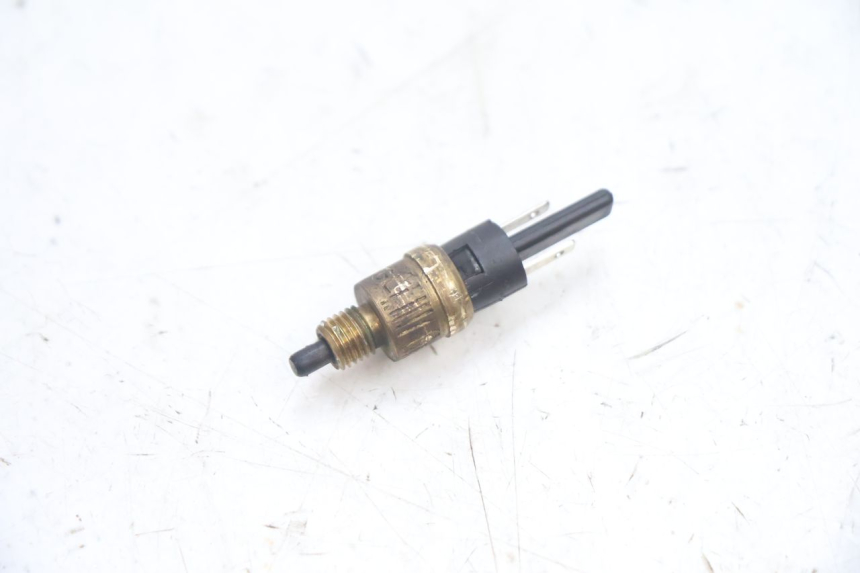 photo de Włącznik światła stopu YAMAHA YP MAJESTY 125 (2002 - 2006) - Widok główny
