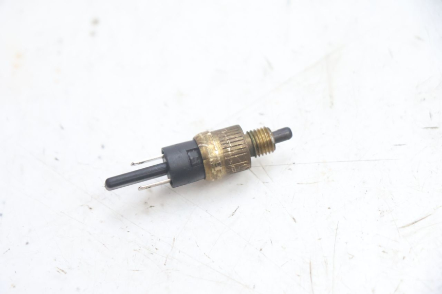 photo de Włącznik światła stopu YAMAHA YP MAJESTY 125 (2002 - 2006) - Zoom stanu zużycia