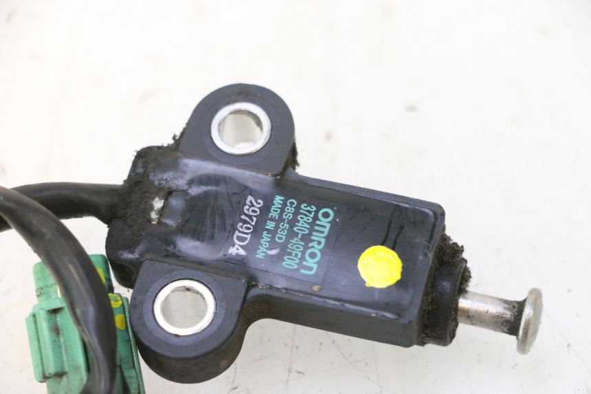 photo de WYŁĄCZNIK STOPKI PODPOROWEJ SUZUKI BURGMAN 125 (2007 - 2014) - Zbliżenie techniczne
