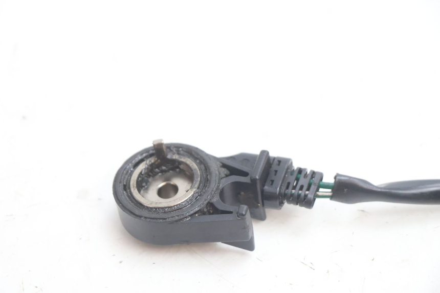 photo de WYŁĄCZNIK ZAPŁONU STOPKI HONDA CB F HORNET 600 (2005 - 2006) - Zbliżenie techniczne