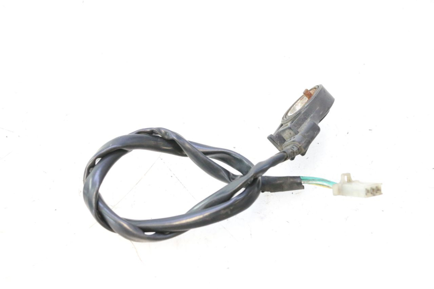 photo de WYŁĄCZNIK ZAPŁONU STOPKI CF MOTO E-CHARM 125 (2005 - 2008) - Zbliżenie techniczne