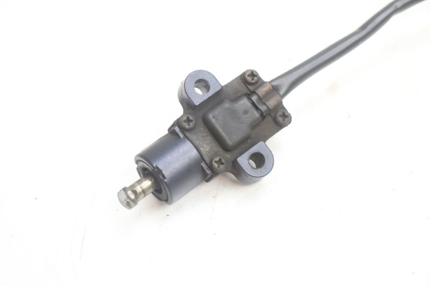 photo de WYŁĄCZNIK ZAPŁONU STOPKI YAMAHA FJR 1300 (2001 - 2005) - Zbliżenie techniczne