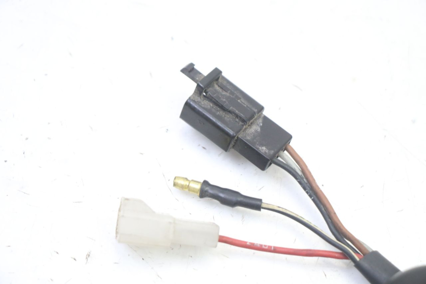 photo de WYŁĄCZNIK ZAPŁONU MBK BOOSTER NEXT GENERATION 50 (1995 - 1998) - Zbliżenie techniczne