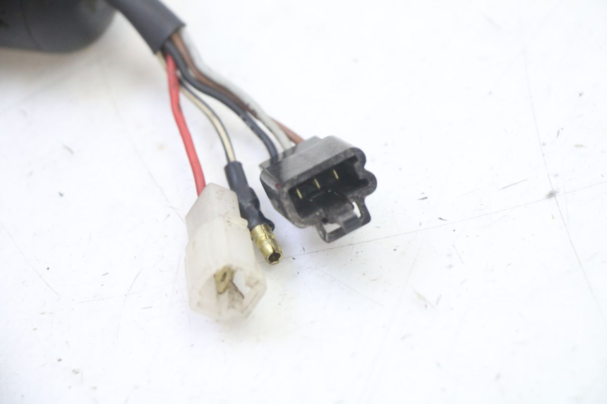 photo de WYŁĄCZNIK ZAPŁONU MBK BOOSTER NEXT GENERATION 50 (1995 - 1998) - Punkty mocowania