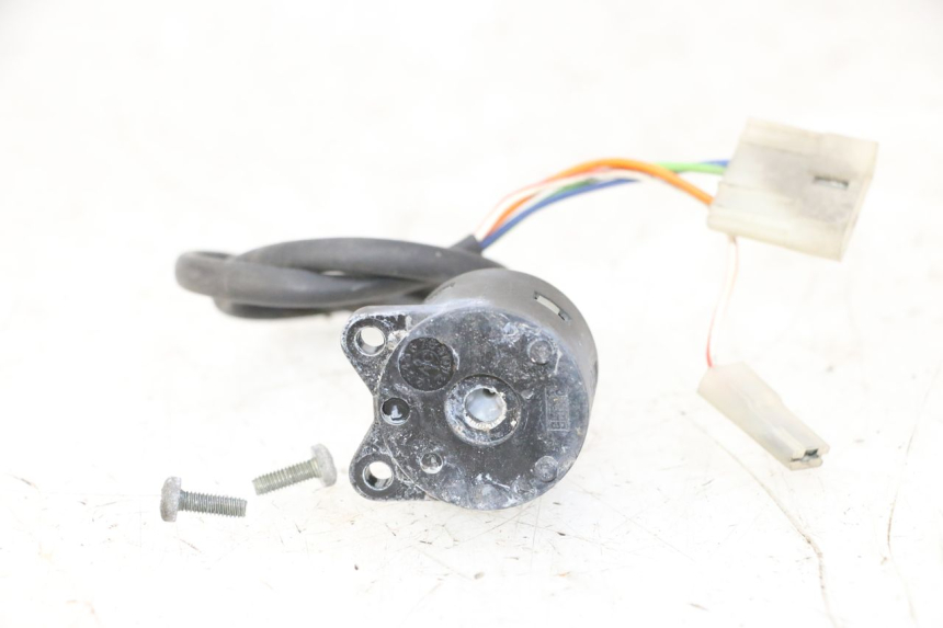 photo de WYŁĄCZNIK ZAPŁONU APRILIA ETX 125 (1998 - 2002) - Zbliżenie techniczne