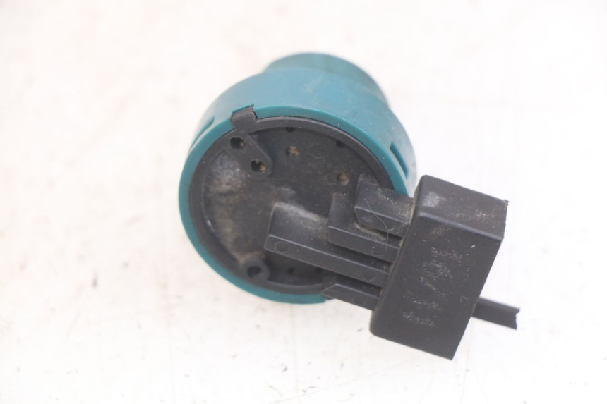 photo de WYŁĄCZNIK ZAPŁONU PIAGGIO FLY 2T 50 (2004 - 2017) - Inny kąt widzenia