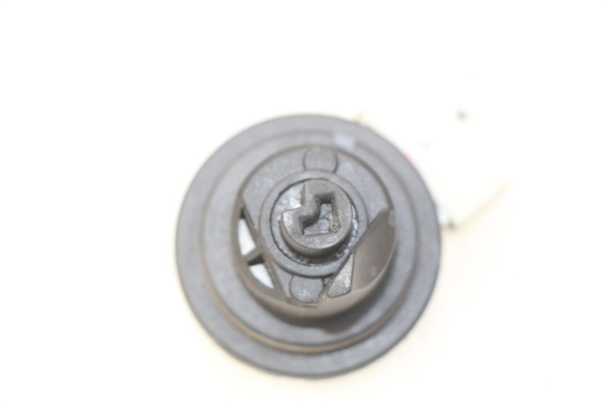 photo de WYŁĄCZNIK ZAPŁONU PIAGGIO LIBERTY IGET 4T 50 (2015 - 2020) - Inny kąt widzenia