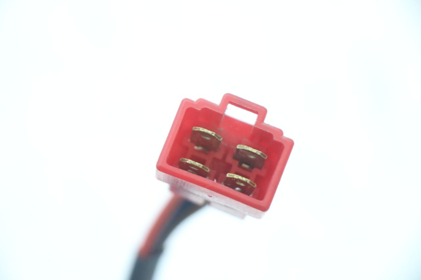 photo de WYŁĄCZNIK ZAPŁONU YAMAHA NEOS NEO'S 4T 50 (2008 - 2016) - Zbliżenie techniczne