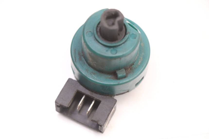 photo de WYŁĄCZNIK ZAPŁONU PIAGGIO NEW TYPHOON 50 (2018 - 2021) - Zoom stanu zużycia