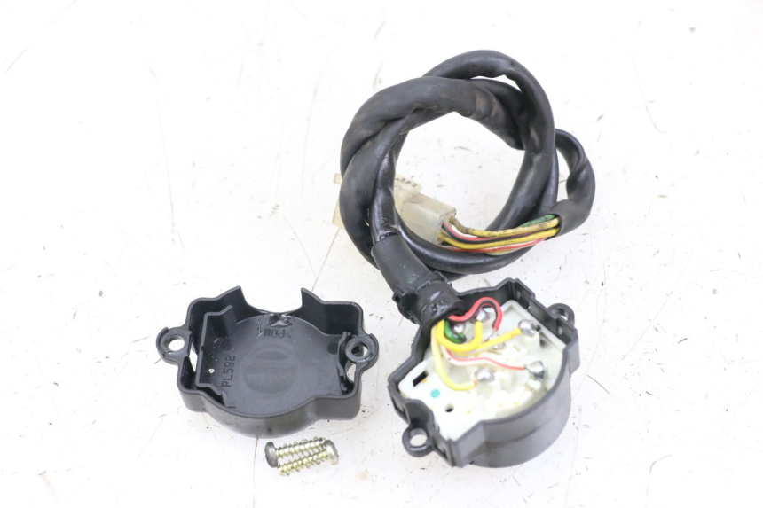 photo de WYŁĄCZNIK ZAPŁONU MOTO GUZZI NORGE 8V GT 1200 (2011 - 2016) - Szczegół części