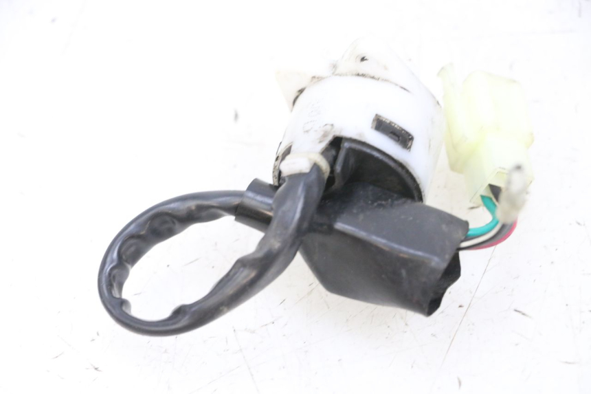 photo de WYŁĄCZNIK ZAPŁONU JM MOTORS OLDIES 4T 50 (2010 - 2020) - Inny kąt widzenia