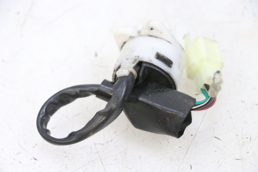 photo de WYŁĄCZNIK ZAPŁONU JM MOTORS OLDIES 4T 50 (2010 - 2020) - Zbliżenie techniczne