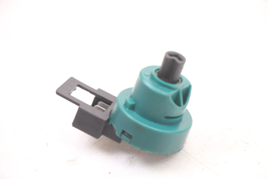 photo de WYŁĄCZNIK ZAPŁONU PIAGGIO NRG POWER PUREJET 50 (2018 - 2021) - Zoom stanu zużycia