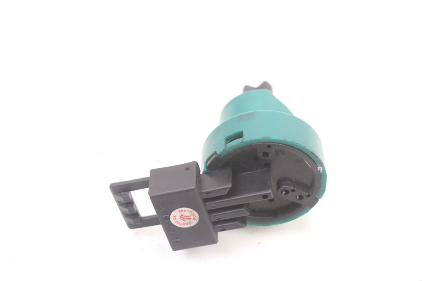 photo de WYŁĄCZNIK ZAPŁONU PIAGGIO NRG POWER PUREJET 50 (2018 - 2021) - Inny kąt widzenia