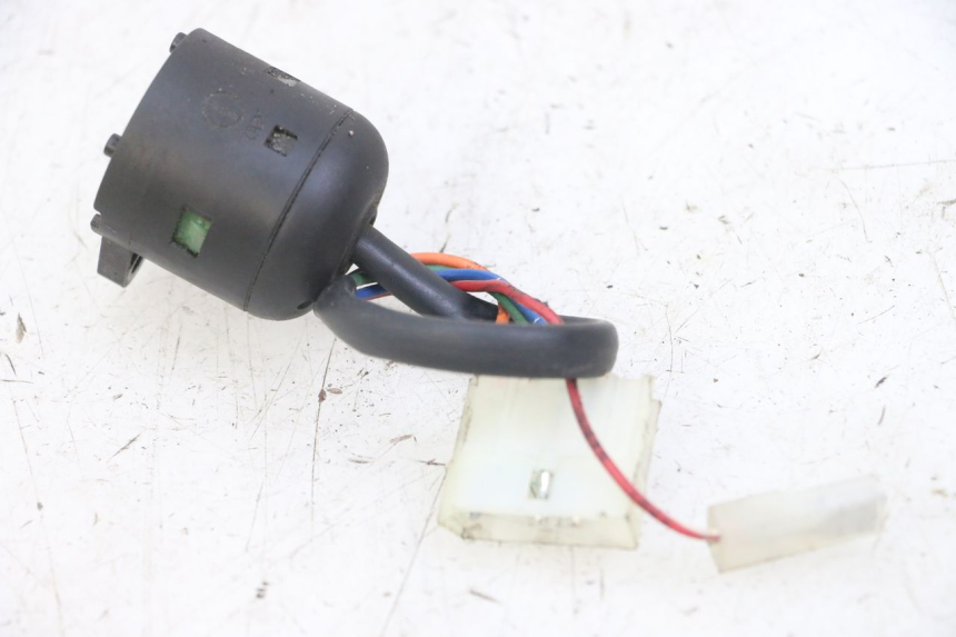 photo de WYŁĄCZNIK ZAPŁONU APRILIA RALLY AC 50 (1995 - 2004) - Zbliżenie techniczne