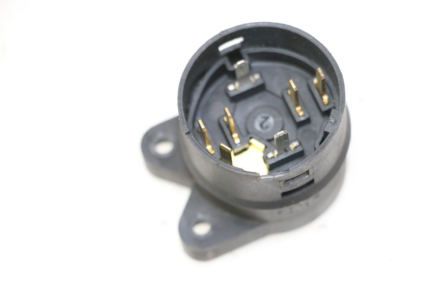 photo de WYŁĄCZNIK ZAPŁONU PEUGEOT SATELIS 125 (2006 - 2009) - Zbliżenie techniczne