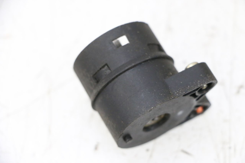 photo de WYŁĄCZNIK ZAPŁONU PEUGEOT SATELIS 125 (2006 - 2009) - Inny kąt widzenia