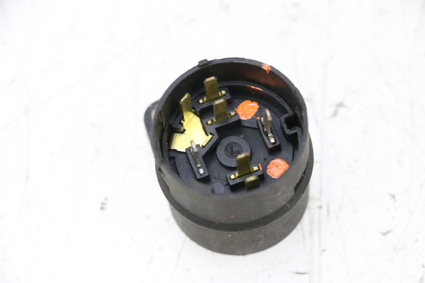 photo de WYŁĄCZNIK ZAPŁONU PEUGEOT SATELIS 125 (2006 - 2009) - Zbliżenie techniczne