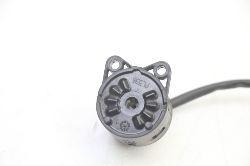 photo de WYŁĄCZNIK ZAPŁONU APRILIA SCARABEO GT TOURING 125 (1999 - 2005) - Szczegół części