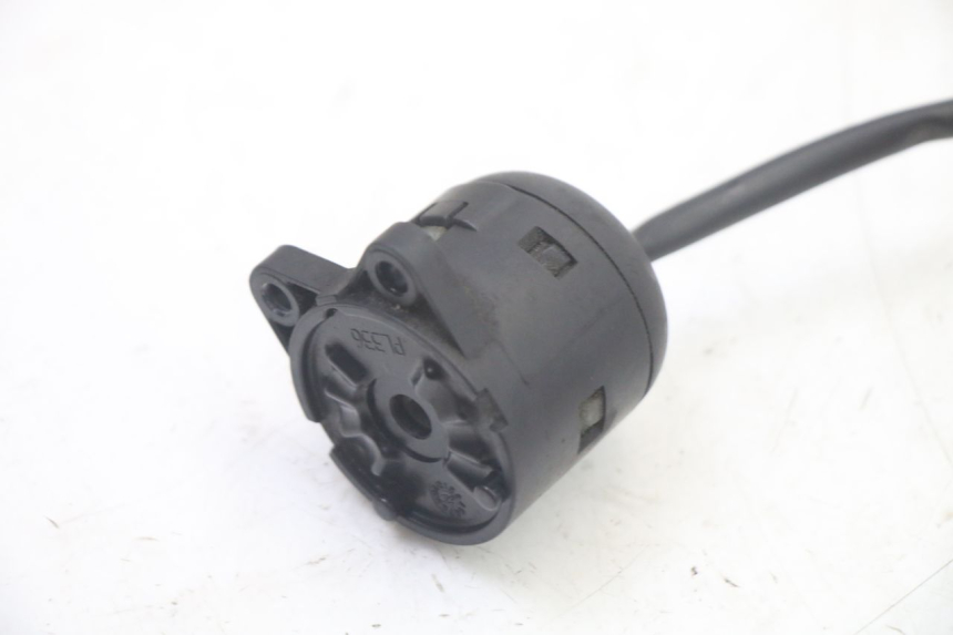 photo de WYŁĄCZNIK ZAPŁONU APRILIA SCARABEO GT TOURING 125 (1999 - 2005) - Zoom stanu zużycia