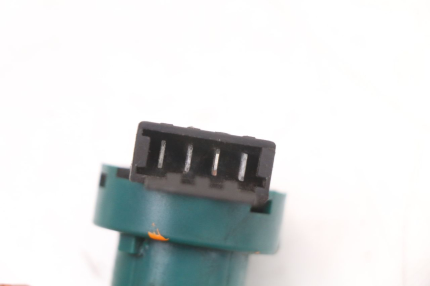 photo de WYŁĄCZNIK ZAPŁONU APRILIA SR 2T 50 (2018 - 2022) - Zbliżenie techniczne