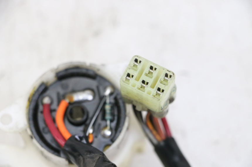 photo de WYŁĄCZNIK ZAPŁONU SUZUKI BURGMAN 125 (2015 - 2017) - Inny kąt widzenia