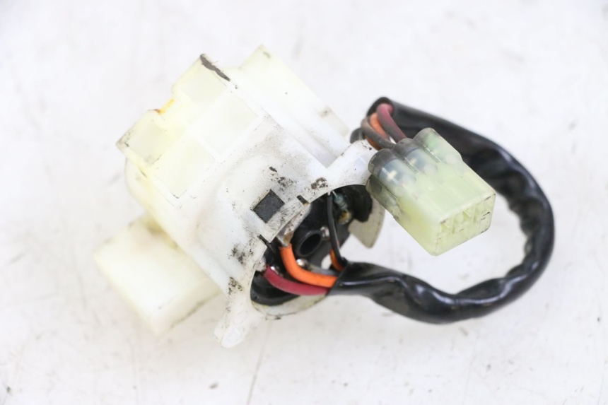 photo de WYŁĄCZNIK ZAPŁONU SUZUKI BURGMAN 125 (2015 - 2017) - Zbliżenie techniczne