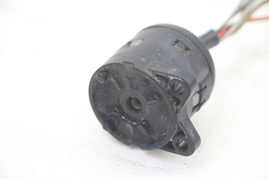 photo de WYŁĄCZNIK ZAPŁONU YAMAHA BW'S NG NEXT GENERATION 50 (1996 - 2003) - Zoom stanu zużycia