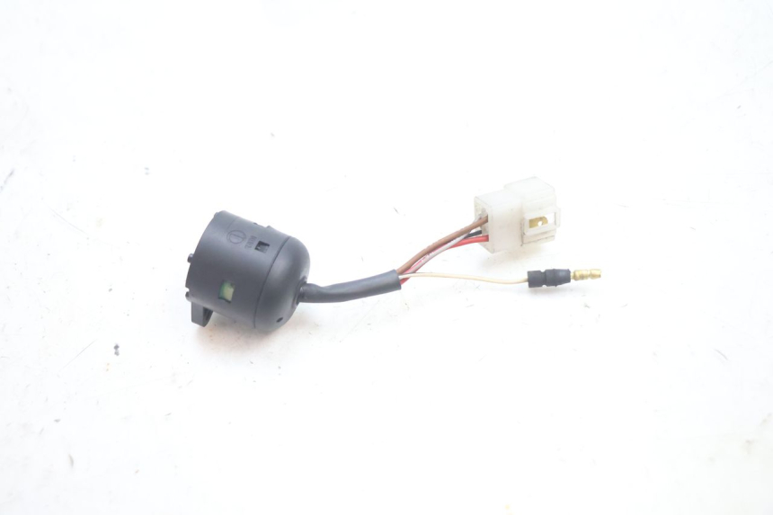 photo de WYŁĄCZNIK ZAPŁONU YAMAHA YP MAJESTY 125 (2002 - 2006) - Inny kąt widzenia