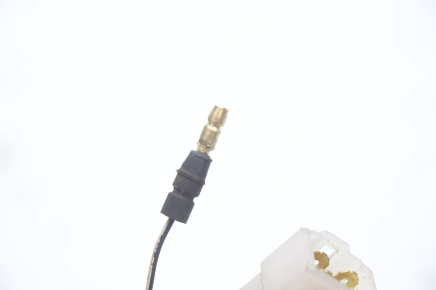 photo de WYŁĄCZNIK ZAPŁONU YAMAHA YP MAJESTY 125 (2002 - 2006) - Zbliżenie techniczne