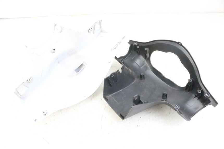 photo de OSŁONA KIEROWNICY KYMCO AGILITY 4T 50 (2018 - 2022) - Szczegół części