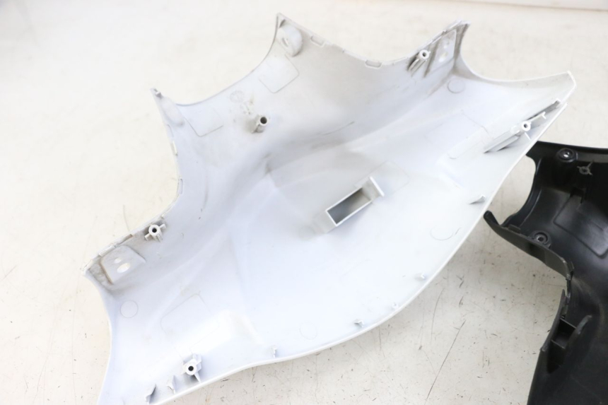 photo de OSŁONA KIEROWNICY KYMCO AGILITY 4T 50 (2018 - 2022) - Zbliżenie komponentów