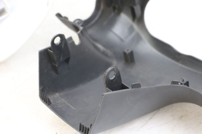 photo de OSŁONA KIEROWNICY KYMCO AGILITY 4T 50 (2018 - 2022) - Widok z bliska