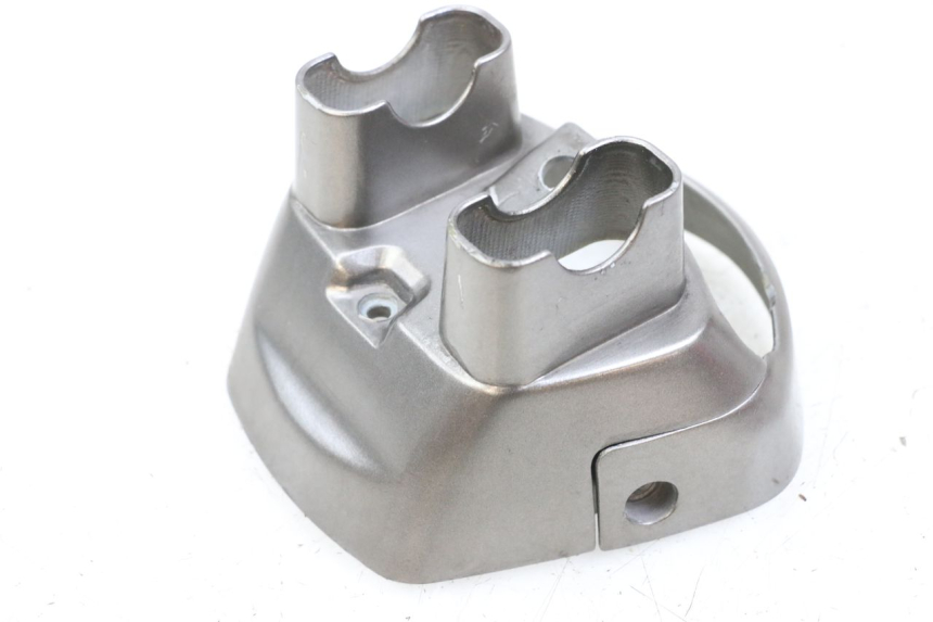 photo de OSŁONA KIEROWNICY KYMCO AGILITY RS 4T 50 (2009 - 2013) - Zbliżenie techniczne