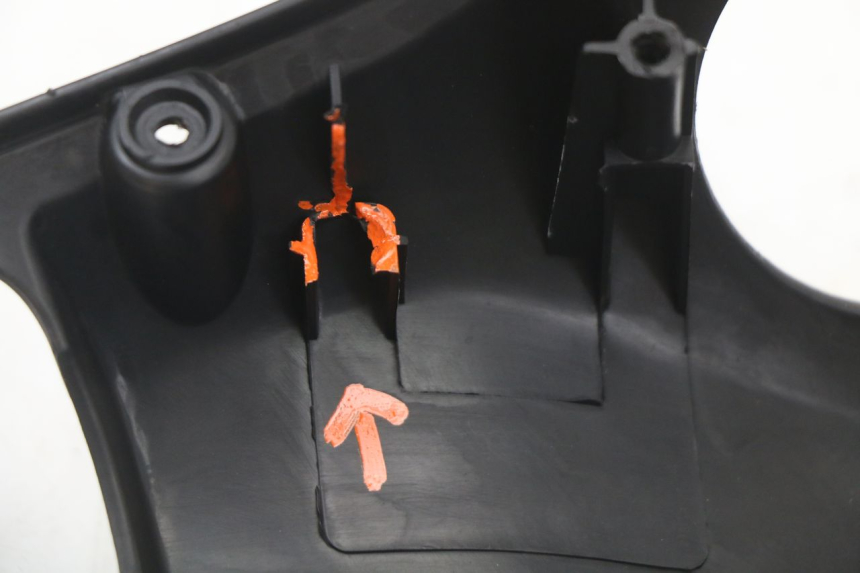 photo de OSŁONA TYLNEJ KIEROWNICY KYMCO AGILITY CARRY 50 (2011 - 2020) - Stan powierzchni