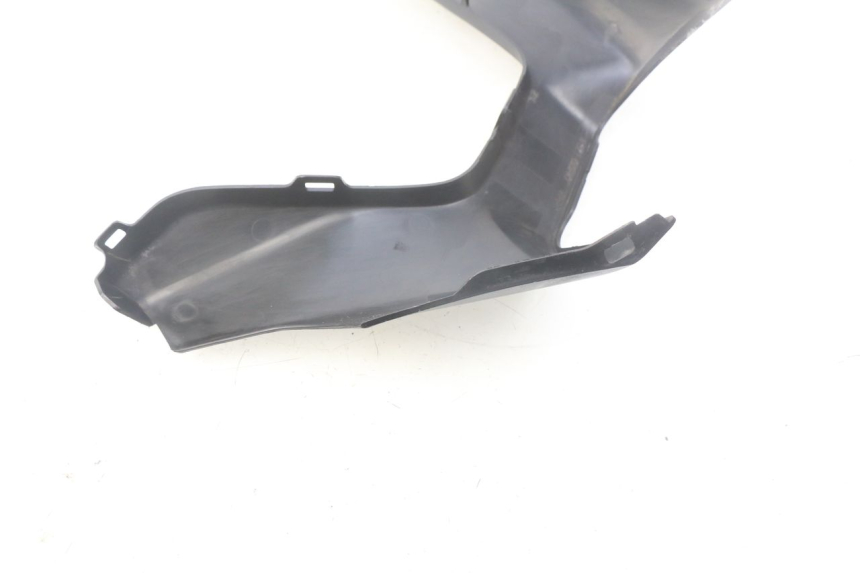 photo de OSŁONA TYLNEJ KIEROWNICY SUZUKI AN BURGMAN 400 (2006 - 2010) - Zoom stanu zużycia