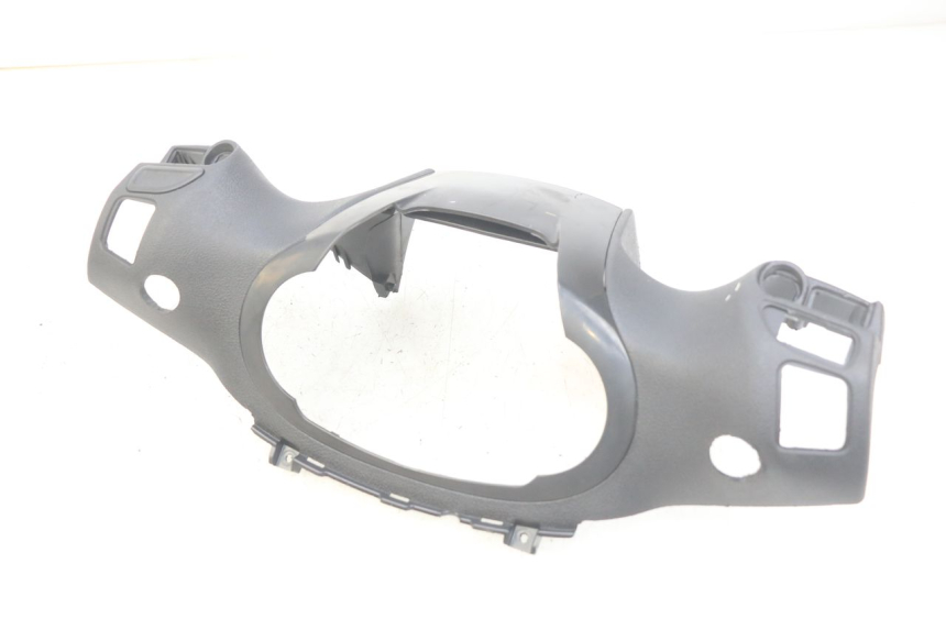 photo de OSŁONA TYLNEJ KIEROWNICY PIAGGIO BEVERLY 125 (2010 - 2015) - Szczegóły charakterystyczne