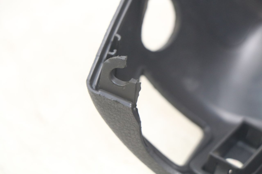 photo de OSŁONA TYLNEJ KIEROWNICY PIAGGIO BEVERLY 125 (2010 - 2015) - Zoom stanu zużycia