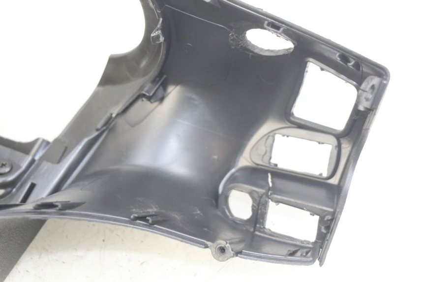 photo de OSŁONA TYLNEJ KIEROWNICY PIAGGIO BEVERLY 125 (2010 - 2015) - Zbliżenie techniczne