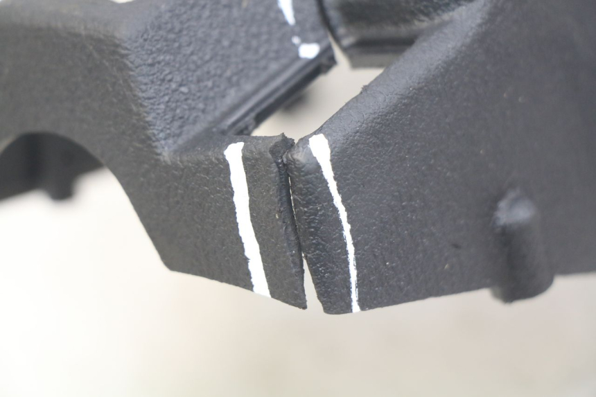 photo de OSŁONA TYLNEJ KIEROWNICY PIAGGIO BEVERLY 125 (2010 - 2015) - Oznaczenia i referencje