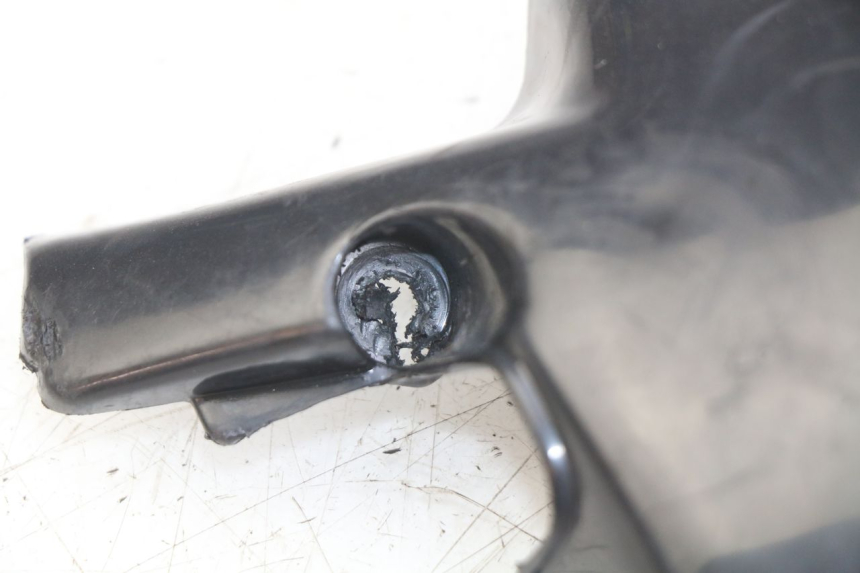 photo de OSŁONA KIEROWNICY TYLNA MBK BOOSTER SPIRIT 50 (1999 - 2003) - Inny kąt widzenia