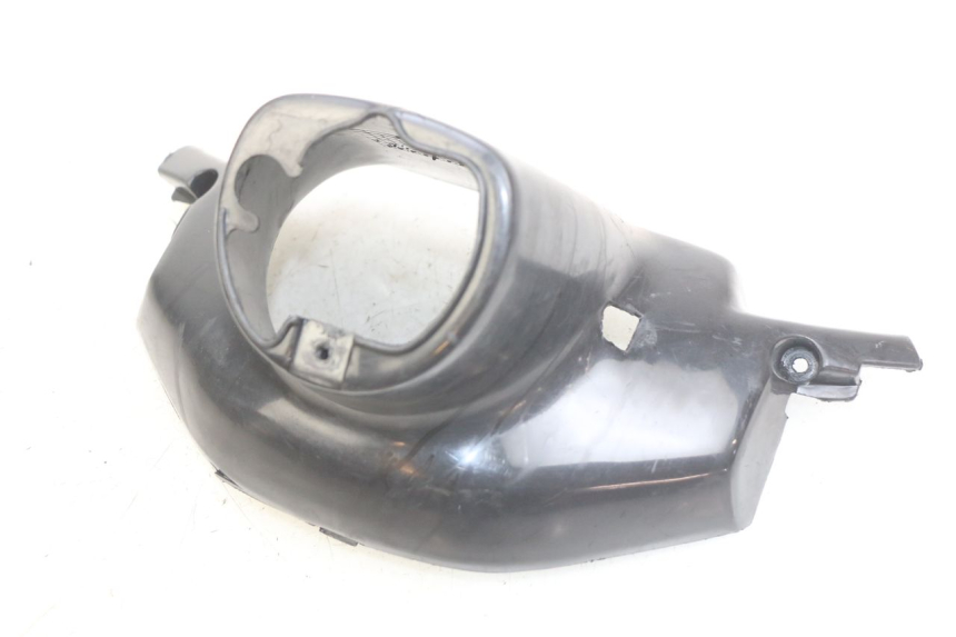 photo de OSŁONA KIEROWNICY TYLNA MBK BOOSTER SPIRIT 50 (1999 - 2003) - Zbliżenie techniczne