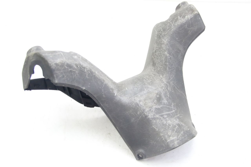 photo de OSŁONA KIEROWNICY TYLNA SUZUKI BURGMAN 125 (2007 - 2014) - Zoom stanu zużycia