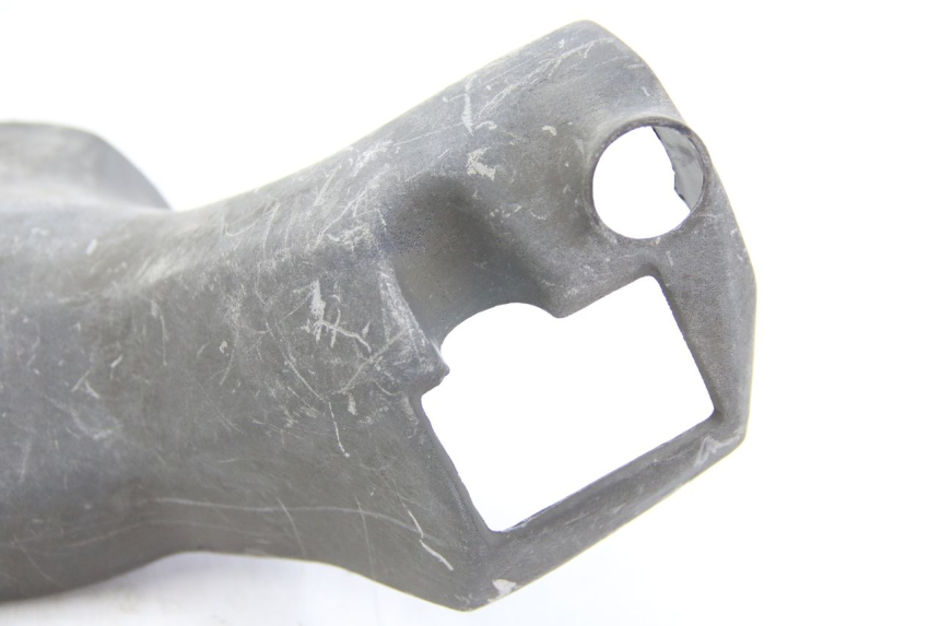 photo de OSŁONA KIEROWNICY TYLNA SUZUKI BURGMAN 125 (2007 - 2014) - Zbliżenie techniczne