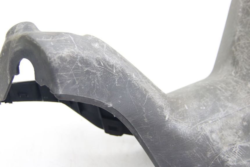 photo de OSŁONA KIEROWNICY TYLNA SUZUKI BURGMAN 125 (2007 - 2014) - Oznaczenia i referencje