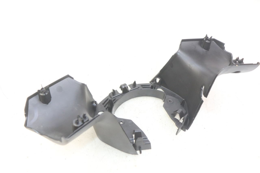 photo de OSŁONA KIEROWNICY TYLNA PEUGEOT CITYSTAR AIR 125 (2014 - 2017) - Inny kąt widzenia