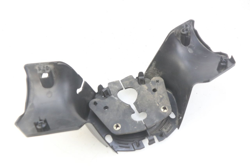 photo de OSŁONA TYLNEJ KIEROWNICY PEUGEOT CITYSTAR 125 (2011 - 2017) - Szczegół części