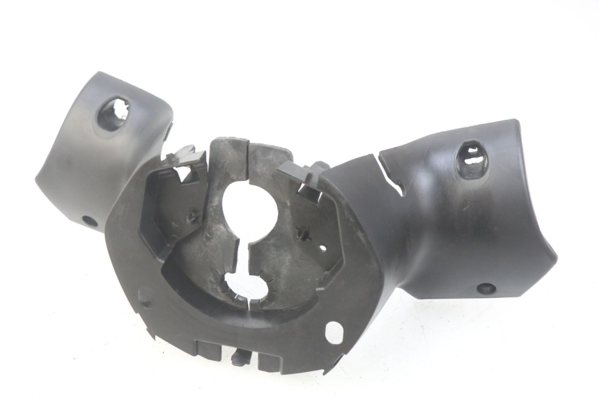 photo de OSŁONA TYLNEJ KIEROWNICY PEUGEOT CITYSTAR 125 (2011 - 2017) - Zbliżenie techniczne